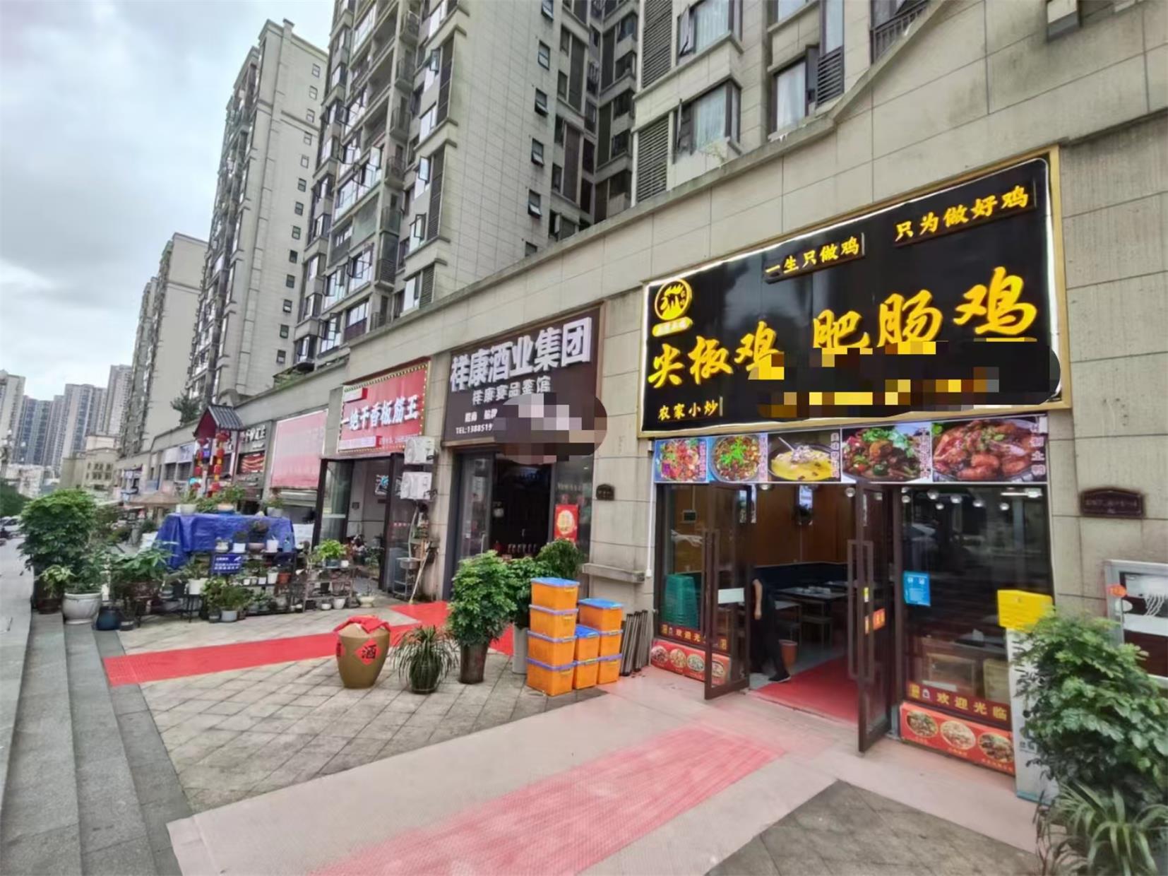 观山湖区中铁逸都90平临街餐饮店转让 外摆区大